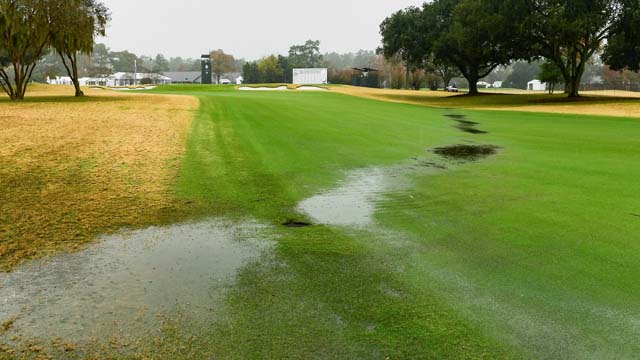 La lluvia obliga a suspender el juego en Texas