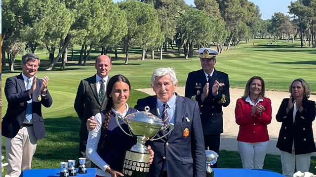 Cayetana Fernández incrementa la gloria del golf español con el triunfo en la Copa S. M. La Reina