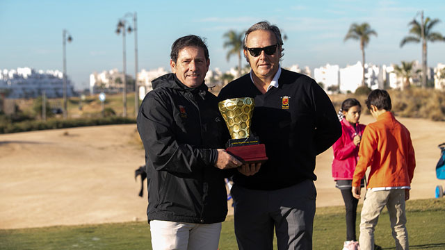 Moises Escudero y Jorge Alix con la Copa Región de Murcia © Juan Canovas