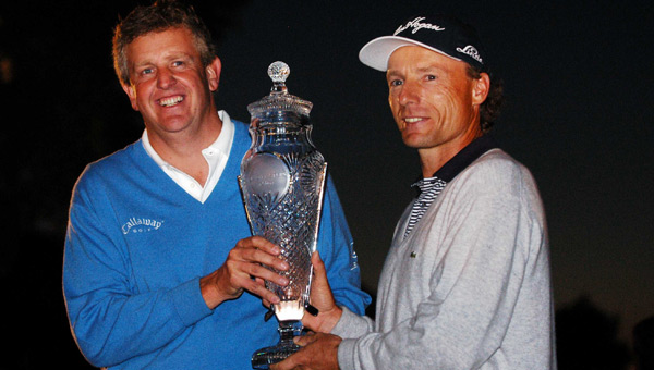 Bernhard Langer y Colin Montgomerie comparten el trofeo del Volvo Masters de 2002