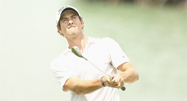 Adam Scott se mantiene líder en Singapur