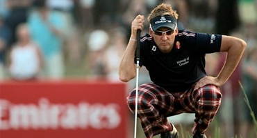 Ian Poulter lidera en solitario en Dubai