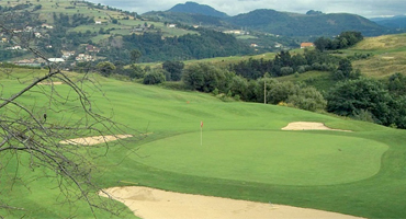 Dos individuos atracan el club de golf Basozabal