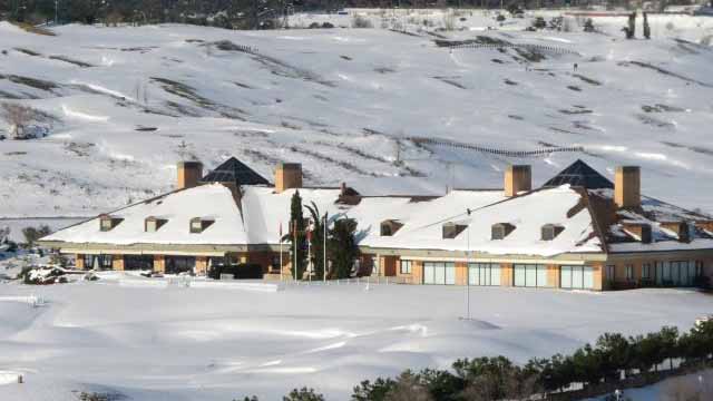 ¿Cómo recuperar un campo de golf nevado?