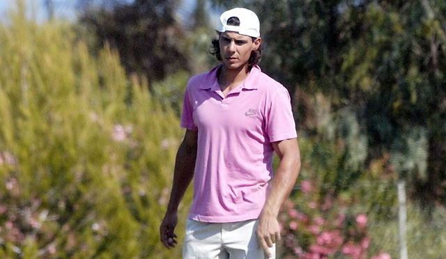 Rafa Nadal se pasa al golf... como recepcionista