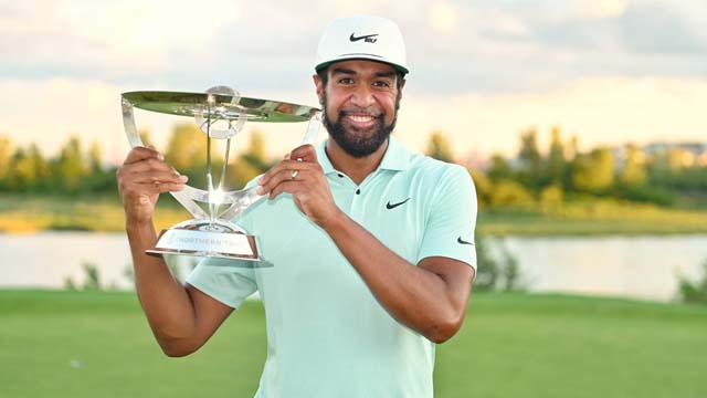 Tony Finau le roba la gloria a Jon Rahm en New Jersey