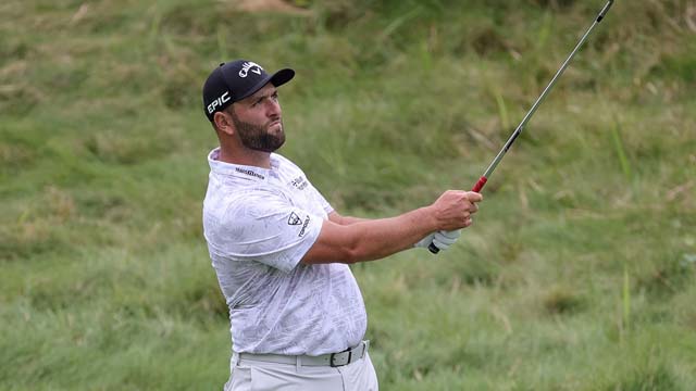 Jon Rahm se matiene firme en el Liberty National