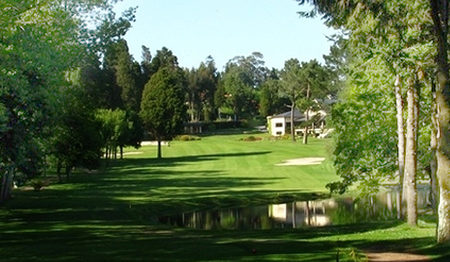 A Coruña rinde homenaje a las víctimas con un torneo de golf