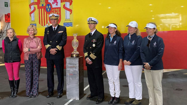 El trofeo de la Solheim Cup visita la base naval de Rota