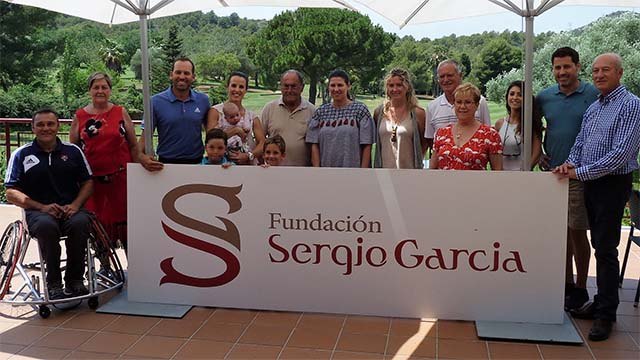 La Fundación Sergio Garcia dona una silla de ruedas deportiva a Pedro Gil Albalat