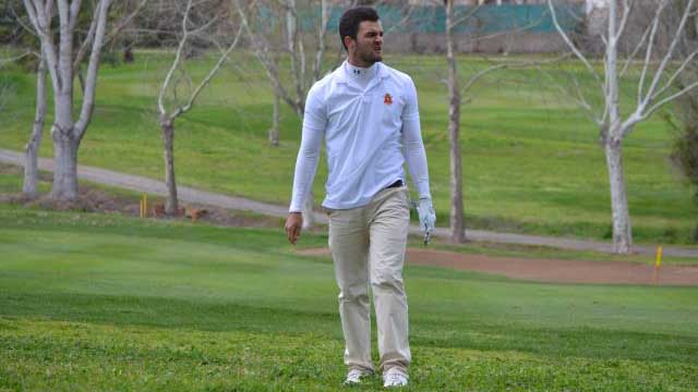 Gonzalo Leal sigue al mando en Atalaya Golf