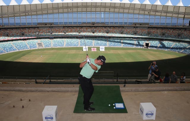 Golf en un espectacular estadio de fútbol