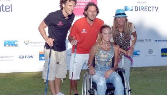 Forlán juega al golf a favor de la Fundación de su hermana