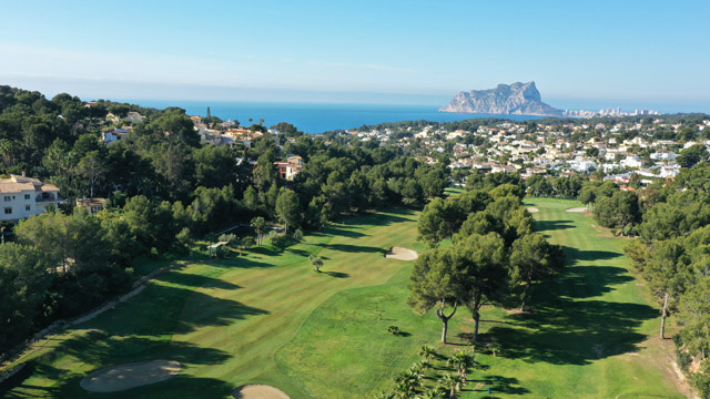 Los campos de la Costa Blanca recuperan 21,6 % de sus salidas en 2021