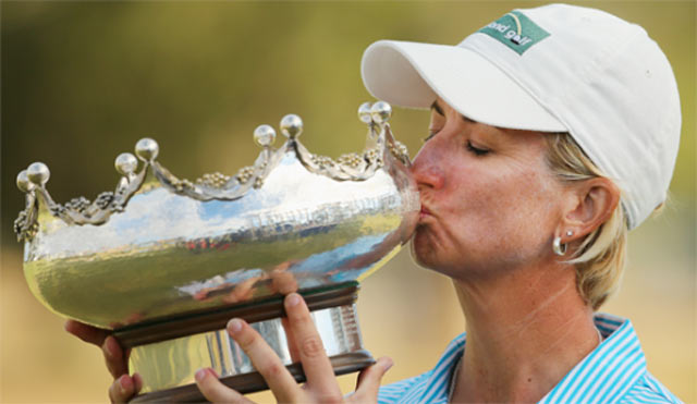 Karrie Webb sienta catedra en casa