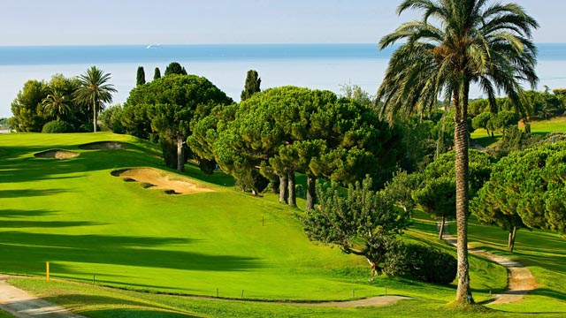 Un golf entre el mar y la ciudad