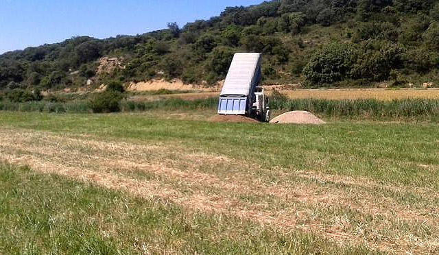 Un vecino construye un campo de golf de 45.000 metros cuadrados