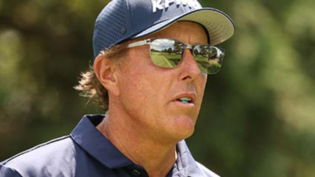 Phil Mickelson muestra su magia en TPC River Highlands