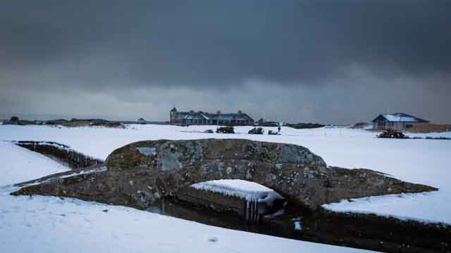 La nieve cubre el Old Course de St. Andrews