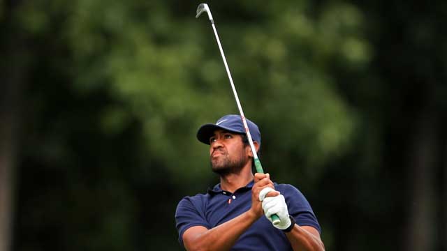 Tony Finau brilla en el regreso de Tiger Woods