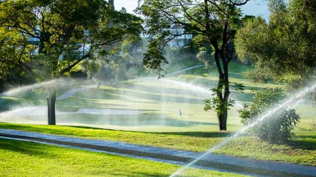 El golf consume menos de una milésima parte del agua convencional que se genera en Andalucía