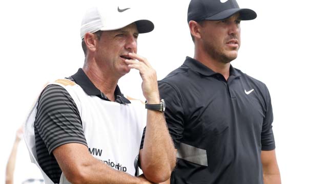 Koepka se retira del Travelers Championship tras positivo de su caddie