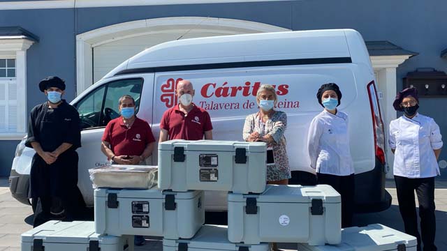 Palomarejos Golf entrega cien menús a Cáritas Diocesana