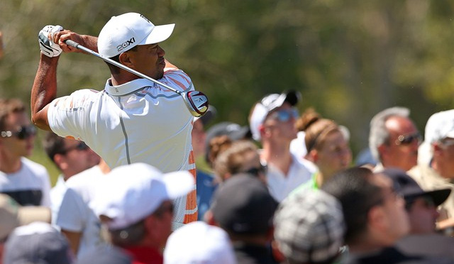 Tiger Woods ruge con toda su fuerza en Doral