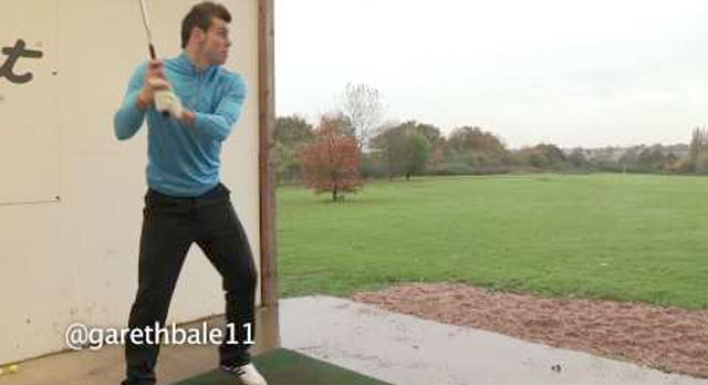 Gareth Bale muestra su habilidad con un palo de golf