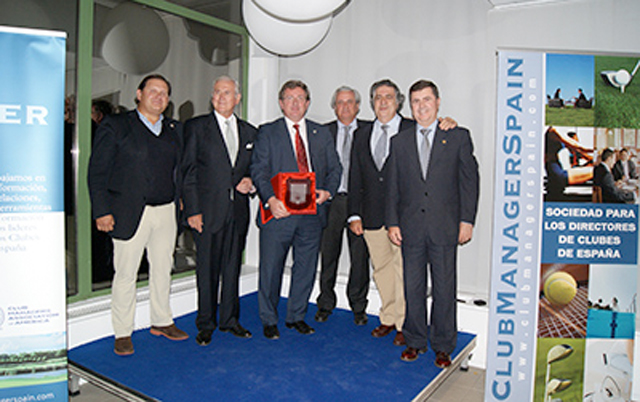 Enrique Gil Octavio de Toledo recibe el premio al Gerente del Año 2013