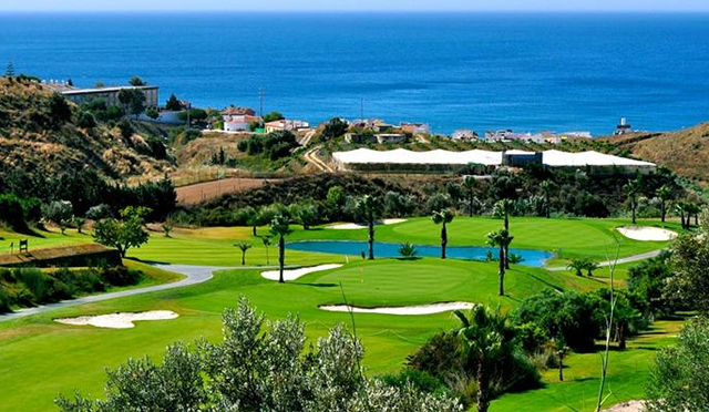 Nerja: sede del primer curso de español y golf para principiantes y sénior