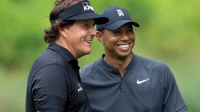 Gesto de caballero, Tiger felicita a Mickelson por su victoria