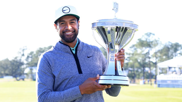 Tony Finau muestra, en Houston, todo su repertorio