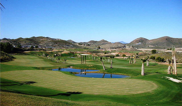 Se firma un convenio para crear la Escuela Deportiva Lorca Golf Resort
