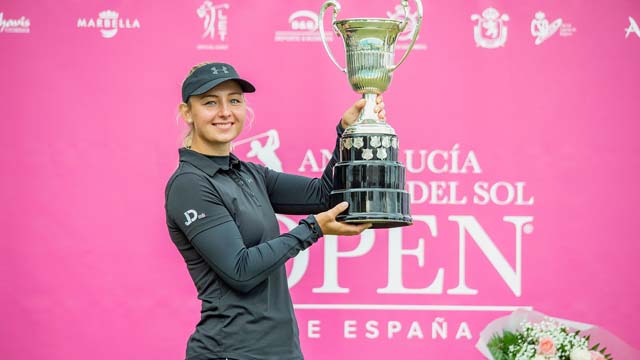 Emily Pedersen, tres de tres, en Guadalmina. Nuria Iturrioz segunda