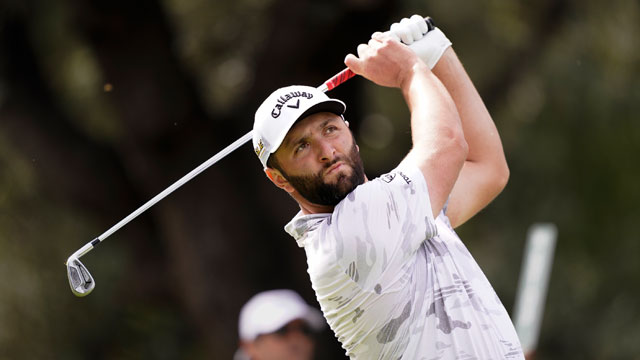 Jon Rahm sale a flote, en una difícil ronda, en el Acciona Open de España