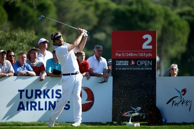 Dubuisson aguanta, Canizares al ataque con Tiger, Stenson y Poulter