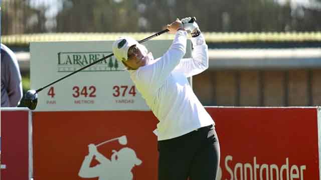 Marta Pérez, líder del Santander Golf Tour Álava a base de birdies