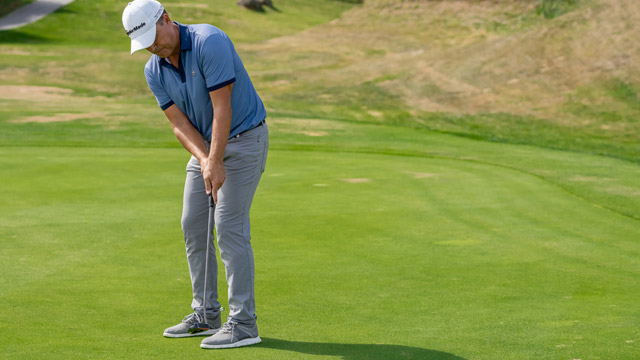 Luis Claverie y Alex Esmatges líderes en Meaztegi Golf