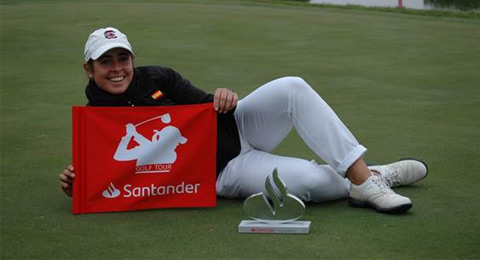 Ana Peláez exhibe temple y calidad infinita en el Santander Golf Tour Madrid