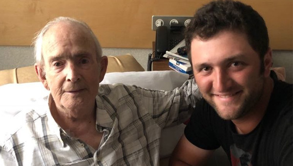 Jon Rahm con su abuelo Sabin