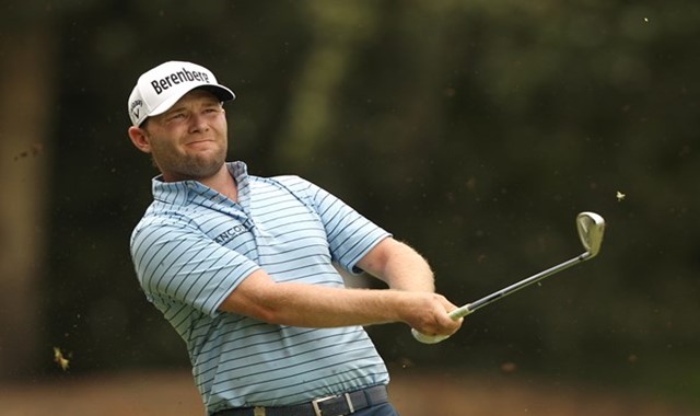 Branden Grace ve cortada su proyección por la tormenta