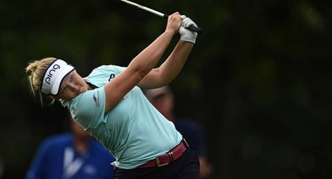 El día del birdie deja a Brooke Henderson en el liderato