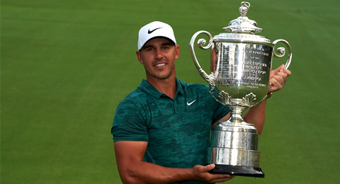 Otro grande para Brooks Koepka con Tiger Woods rugiendo imparable