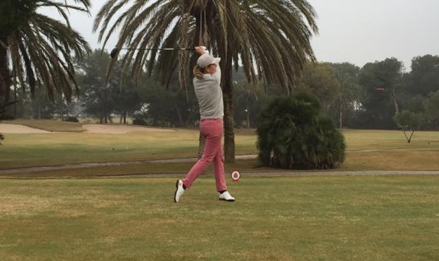 Estany y Castillo comparten liderato en una buena jornada de golf