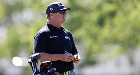 Charley Hoffman se pone líder con la mejor tarjeta del día