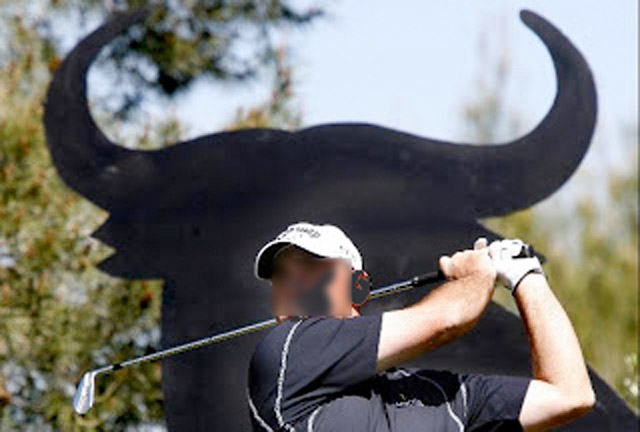 ¿A qué periodista de golf le ponen los cuernos?