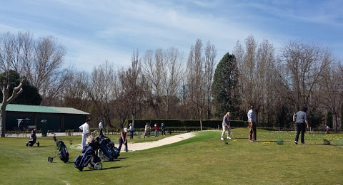 Mejora tu golf y alcanza un nuevo nivel con los cursos específicos de la Fed. Golf de Madrid