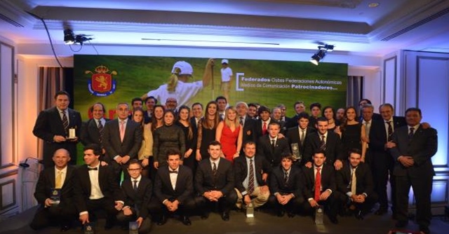 Premios y sonrisas en la Gala del Golf