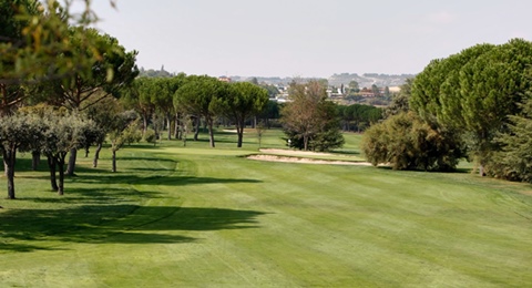 El tiempo no acompañó en Entrepinos para la práctica del golf